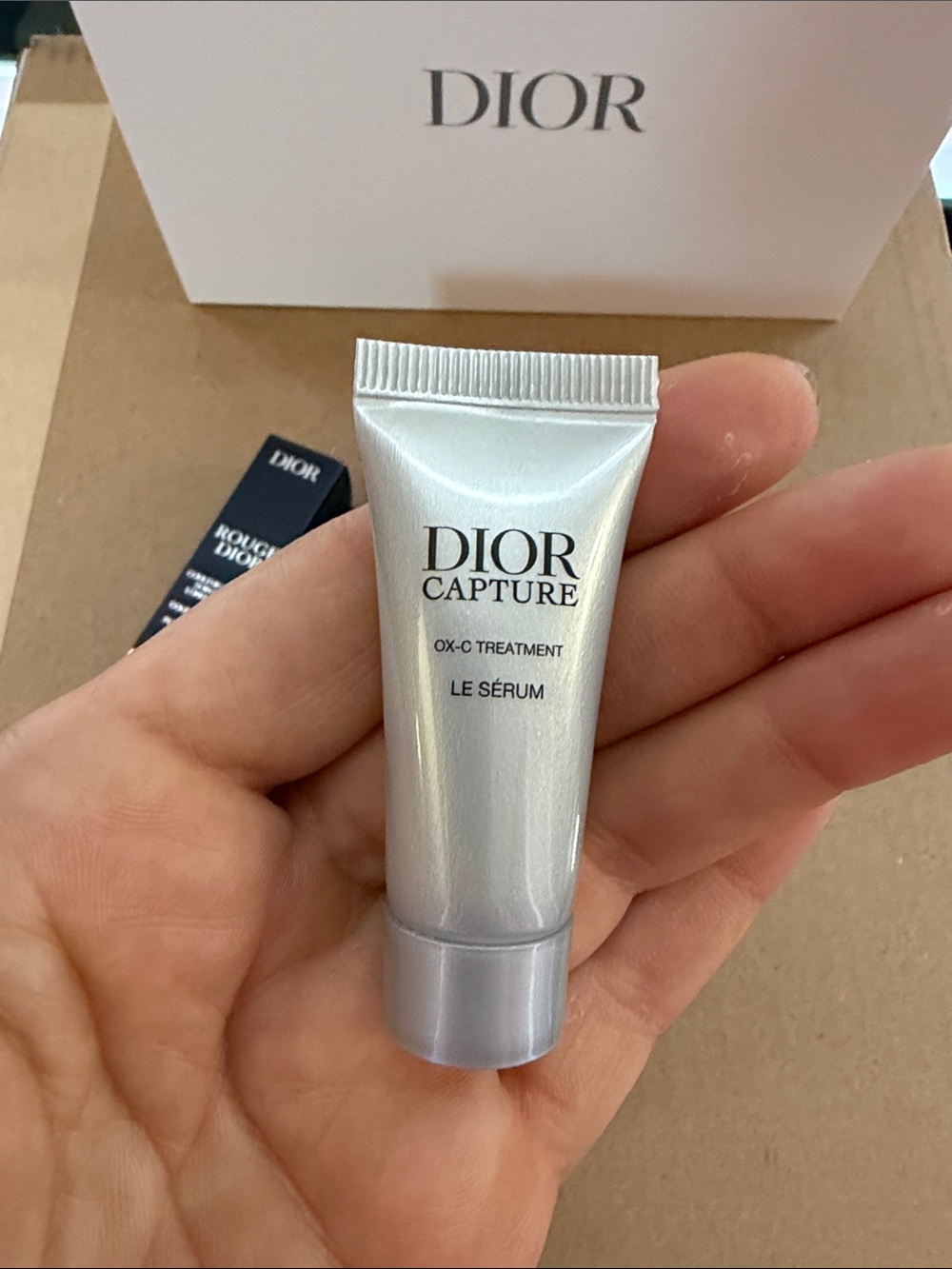 Dior Red Patent Cosmetic Pouch with 2 lipsticks and Le serum sample - Picture 7 of 8